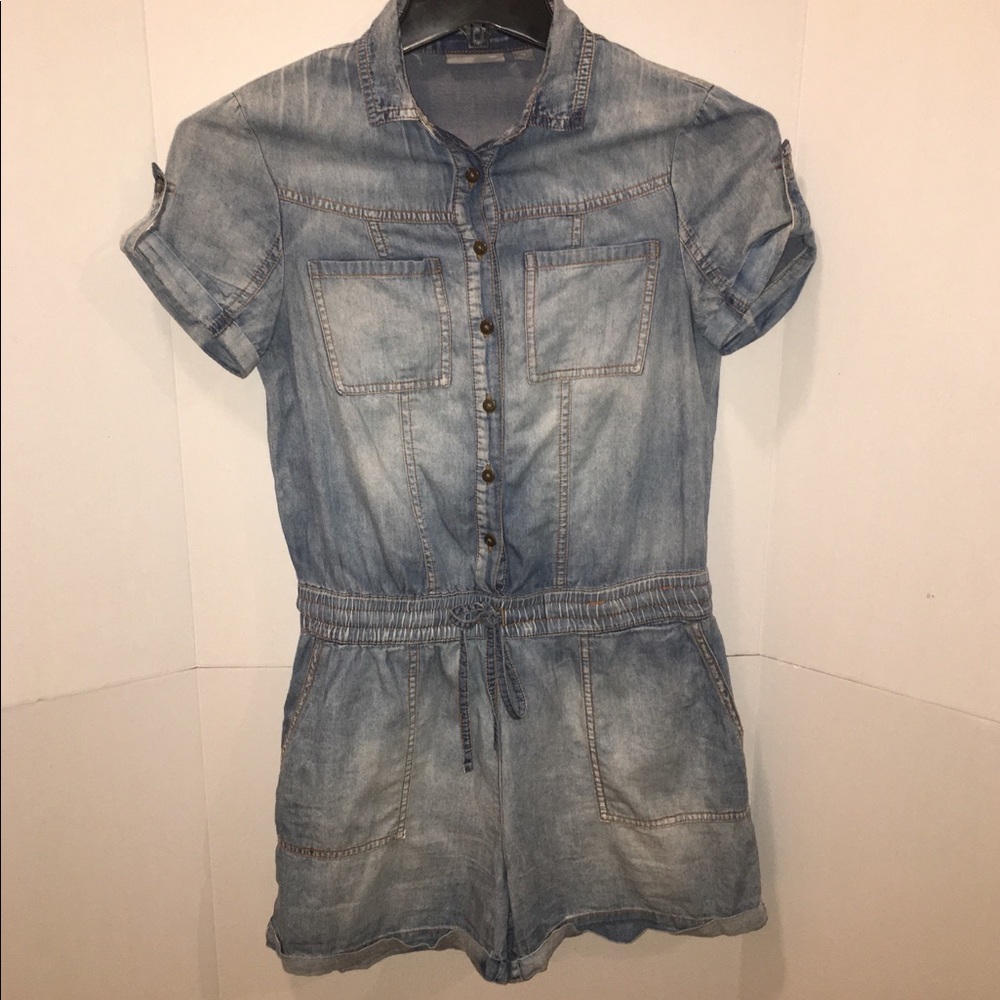 Super cute Jean romper!